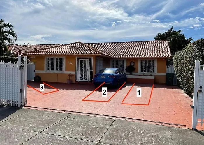 Modern 3-Bedroom W/ Backyard
