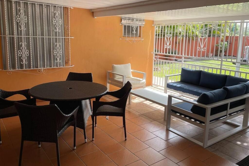 Modern 3-bedroom W/ Backyard *