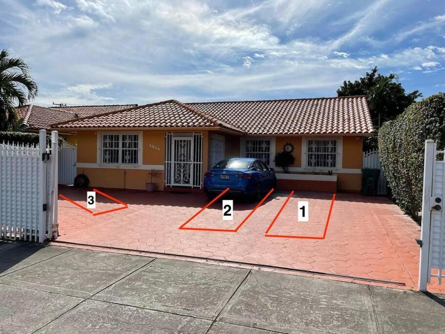 Modern 3-bedroom W/ Backyard *