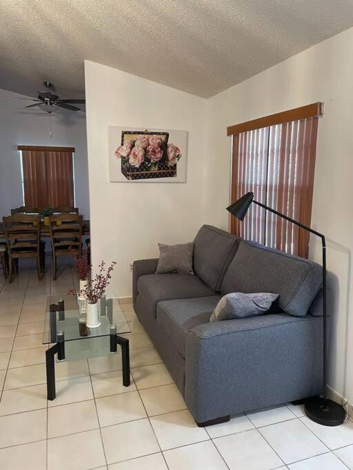 Modern 3-bedroom W/ Backyard Holiday home Miami