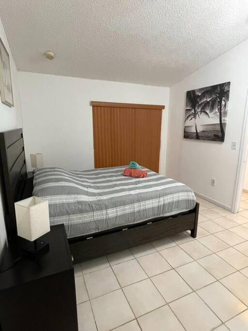 Modern 3-bedroom W/ Backyard * Miami